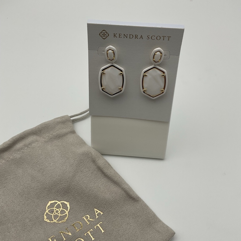 NWT Kendra Scott Daphne Enamel Frame Gold Drop Earrings in White Mother-of-Pearl